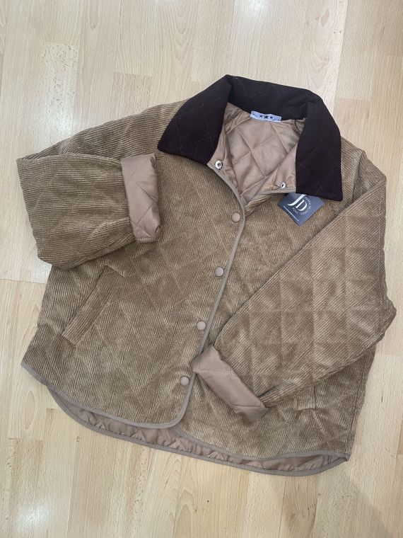 Chaqueta de pana bicolor estilo enguatada.