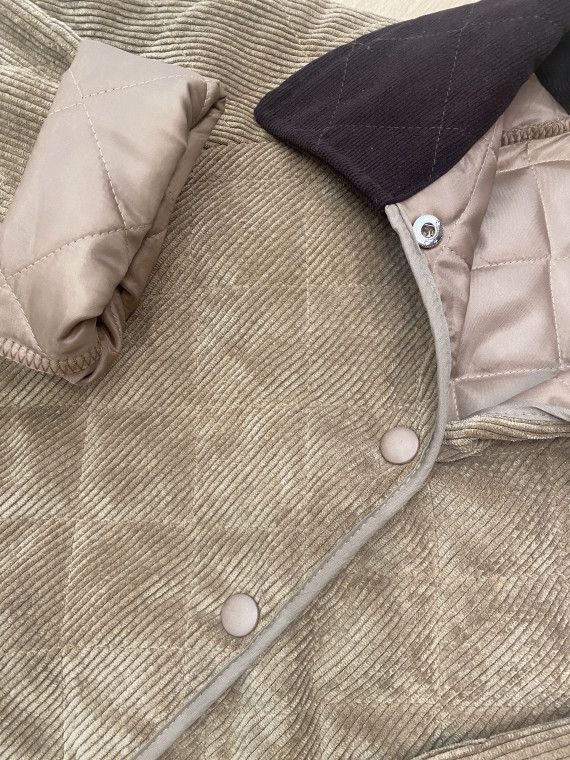 Chaqueta de pana bicolor estilo enguatada.