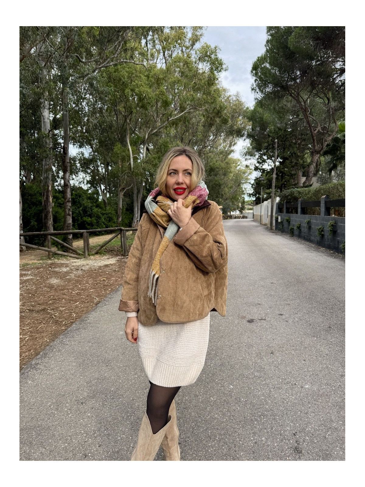Chaqueta de pana bicolor estilo enguatada.