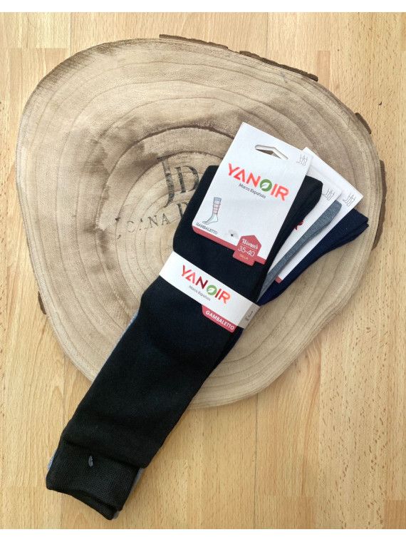 Pack de 3 calcetines altos de adulto en colores lisos.