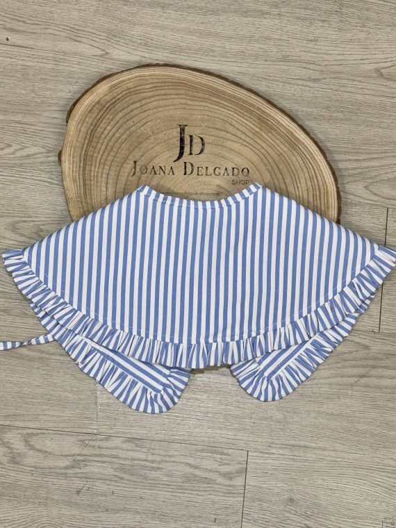 Cuello camisa rayas.