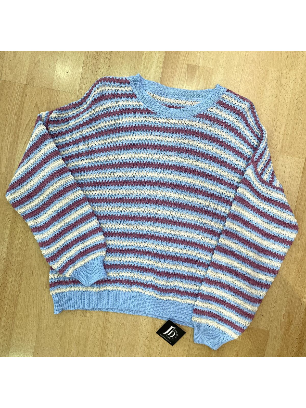 Jersey de hilo con rayas horizontales.
