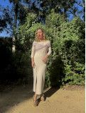 Vestido de fiesta combinando con gasa en color beige.