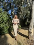 Vestido de fiesta combinando con gasa en color beige.