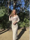 Vestido de fiesta combinando con gasa en color beige.