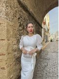 Vestido de fiesta midi blanco lazada en la cintura y mangas plumeti