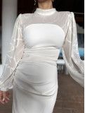 Vestido de fiesta de largo midi en color blanco roto.