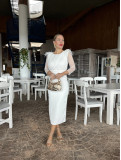 Vestido de fiesta midi con detalle de pluma en los hombros blanco Vestido de fiesta midi con detalle de pluma en los hombros blanco