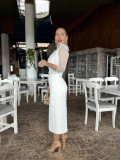 Vestido de fiesta midi con detalle de pluma en los hombros blanco Vestido de fiesta midi con detalle de pluma en los hombros blanco