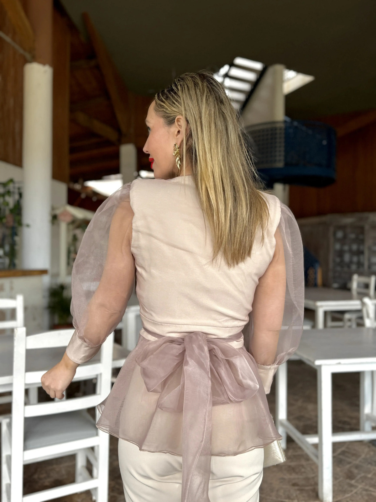 Traje de chaqueta de fiesta combinado con organza.