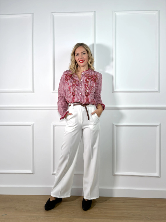 Pantalón de pinza , tipo Palazzo en color blanco ideal para combinar. Pantalón de pinza , tipo Palazzo en color blanco ideal para combinar.