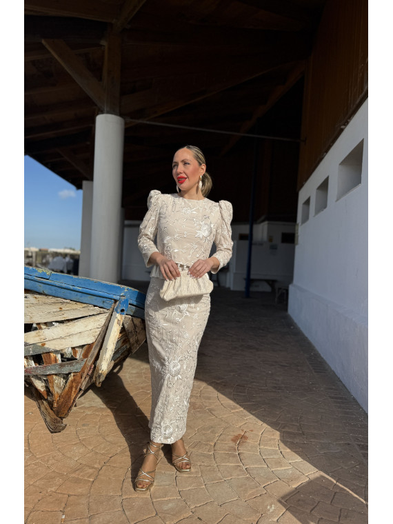 Conjunto de fiesta beige en tejido de gasa brocado Conjunto de fiesta beige en tejido de gasa brocado