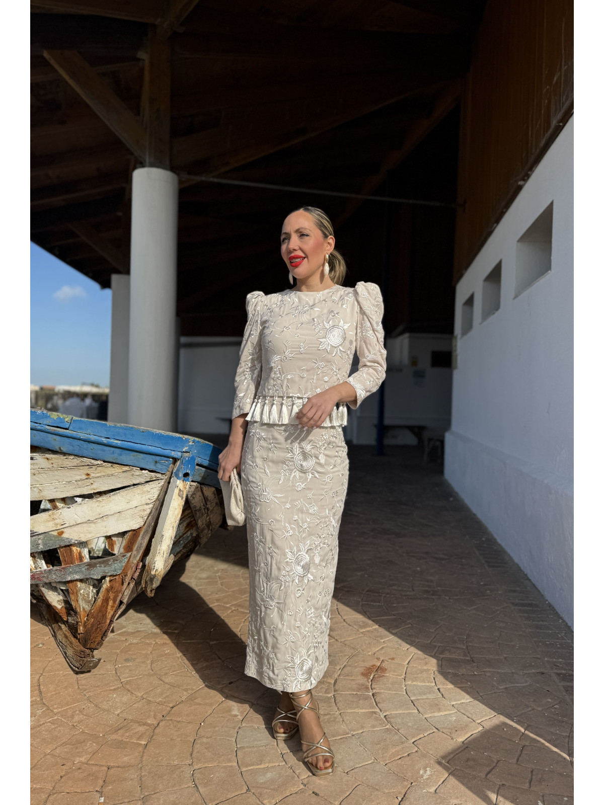 Conjunto de fiesta beige en tejido de gasa brocado