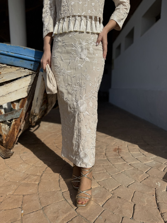 Conjunto de fiesta beige en tejido de gasa brocado Conjunto de fiesta beige en tejido de gasa brocado