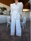 Conjunto de fiesta en tejido perforado color blanco.
