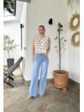Pantalón vaquero estilo recto. Pantalón vaquero estilo recto.