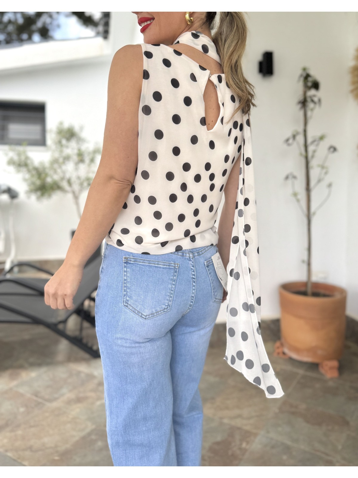 Pantalón vaquero estilo recto.
