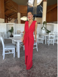 Mono de fiesta largo rojo con nudo en la parte de la cintura.
