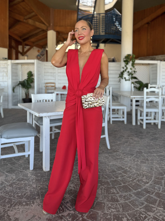 Mono de fiesta largo rojo con nudo en la parte de la cintura.
