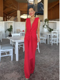 Mono de fiesta largo rojo con nudo en la parte de la cintura.