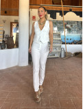 Chaleco tipo sastre en color blanco ideal para aportar elegancia Chaleco tipo sastre en color blanco ideal para aportar elegancia