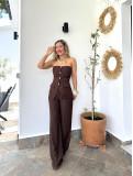 Conjunto de dos piezas formado por top y pantalón en color marrón. Conjunto de dos piezas formado por top y pantalón en color marrón.