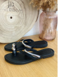 Sandalias planas negras de polipiel.