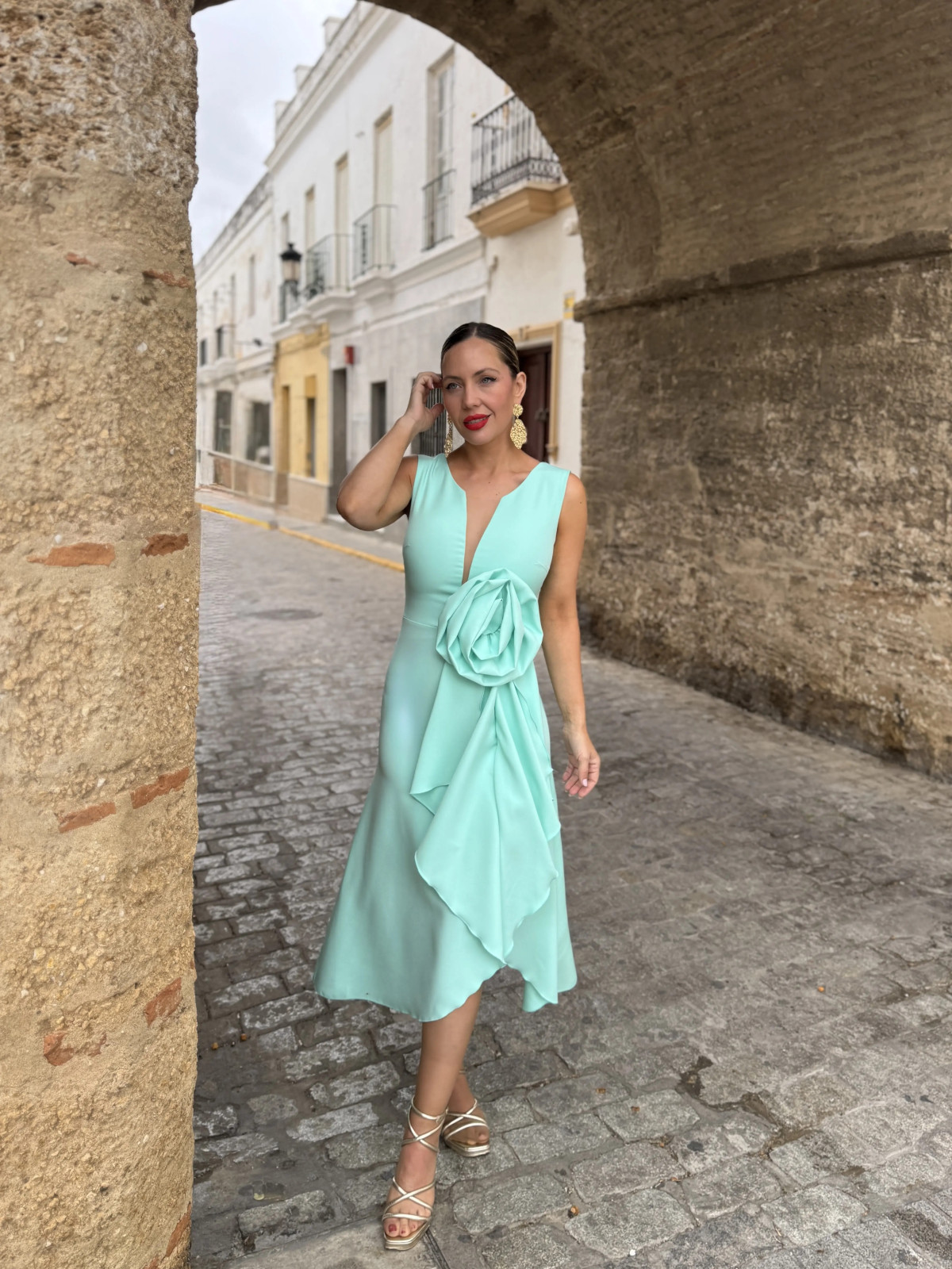 Vestido de fiesta , diseño exclusivo, en color verde agua.