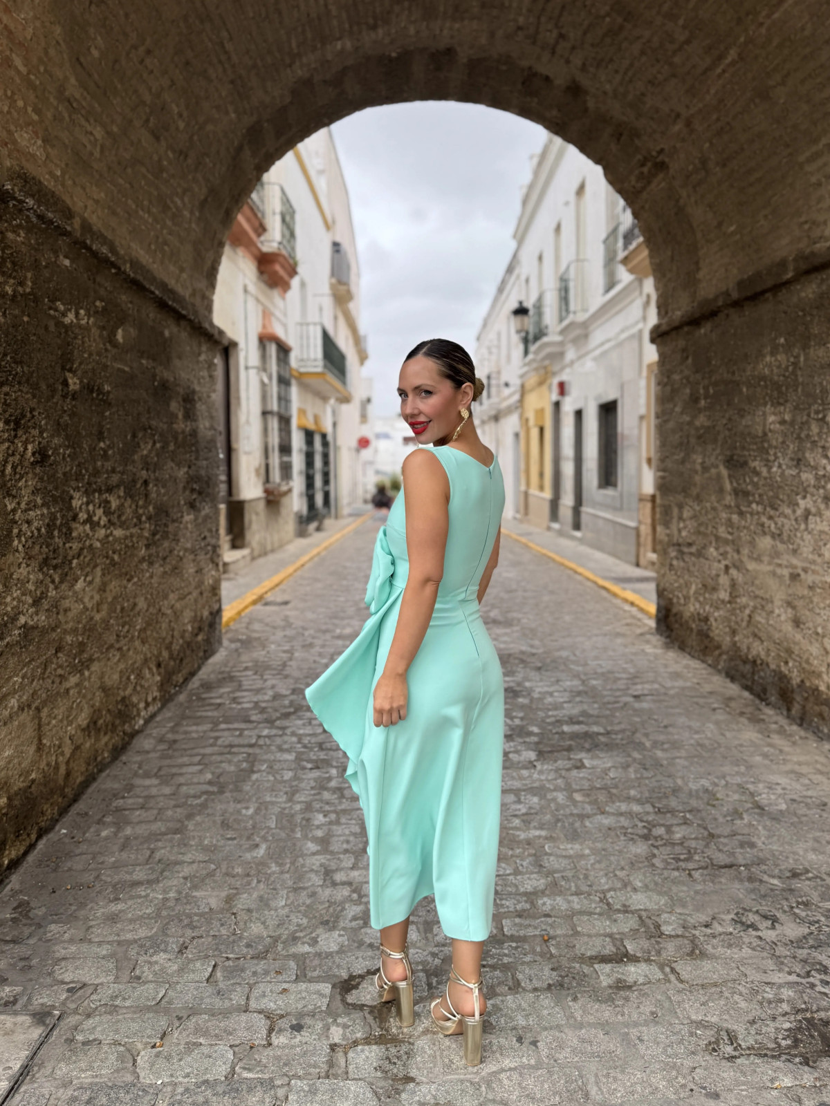 Vestido de fiesta , diseño exclusivo, en color verde agua.