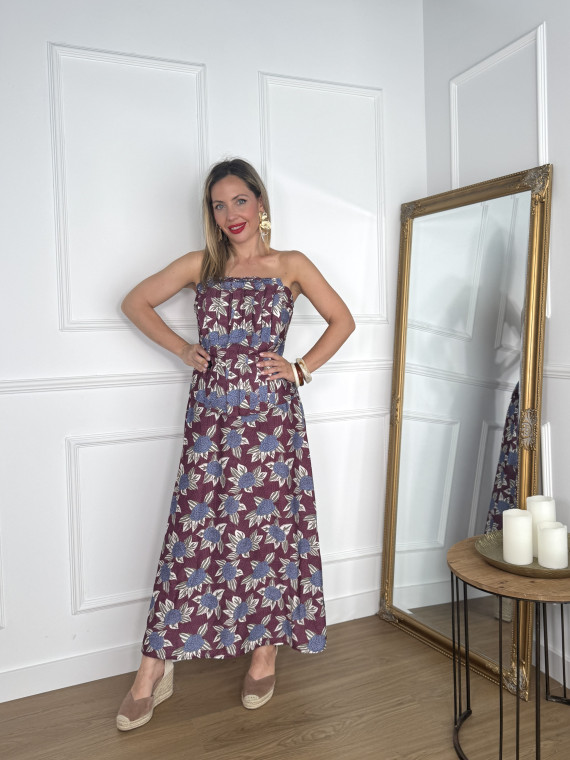 Conjunto estampado de dos piezas formado por top y falda midi. Conjunto estampado de dos piezas formado por top y falda midi.
