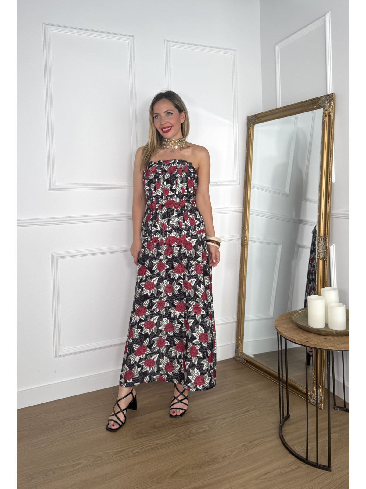 Conjunto estampado de dos piezas formado por top y falda midi.