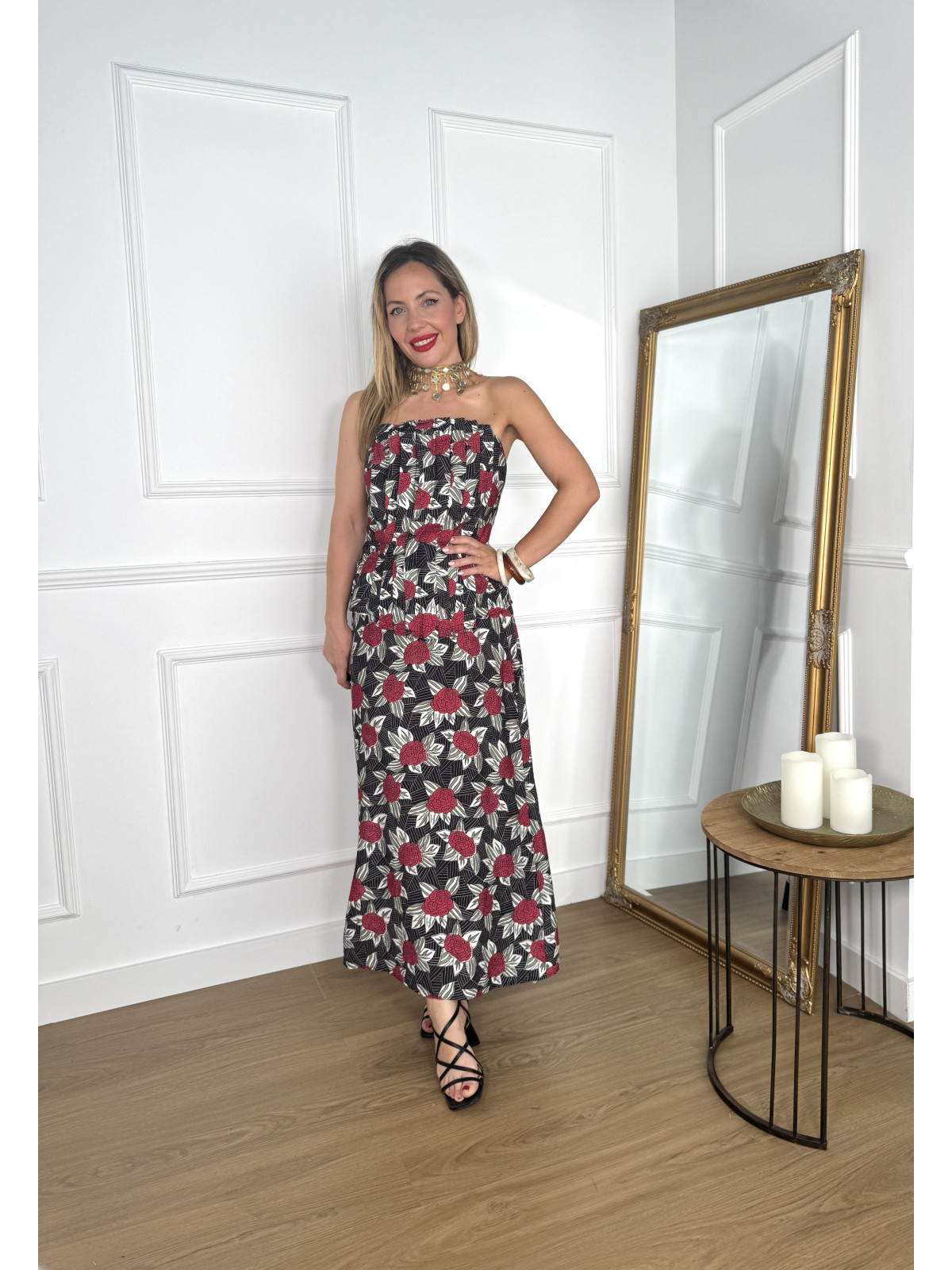 Conjunto estampado de dos piezas formado por top y falda midi.