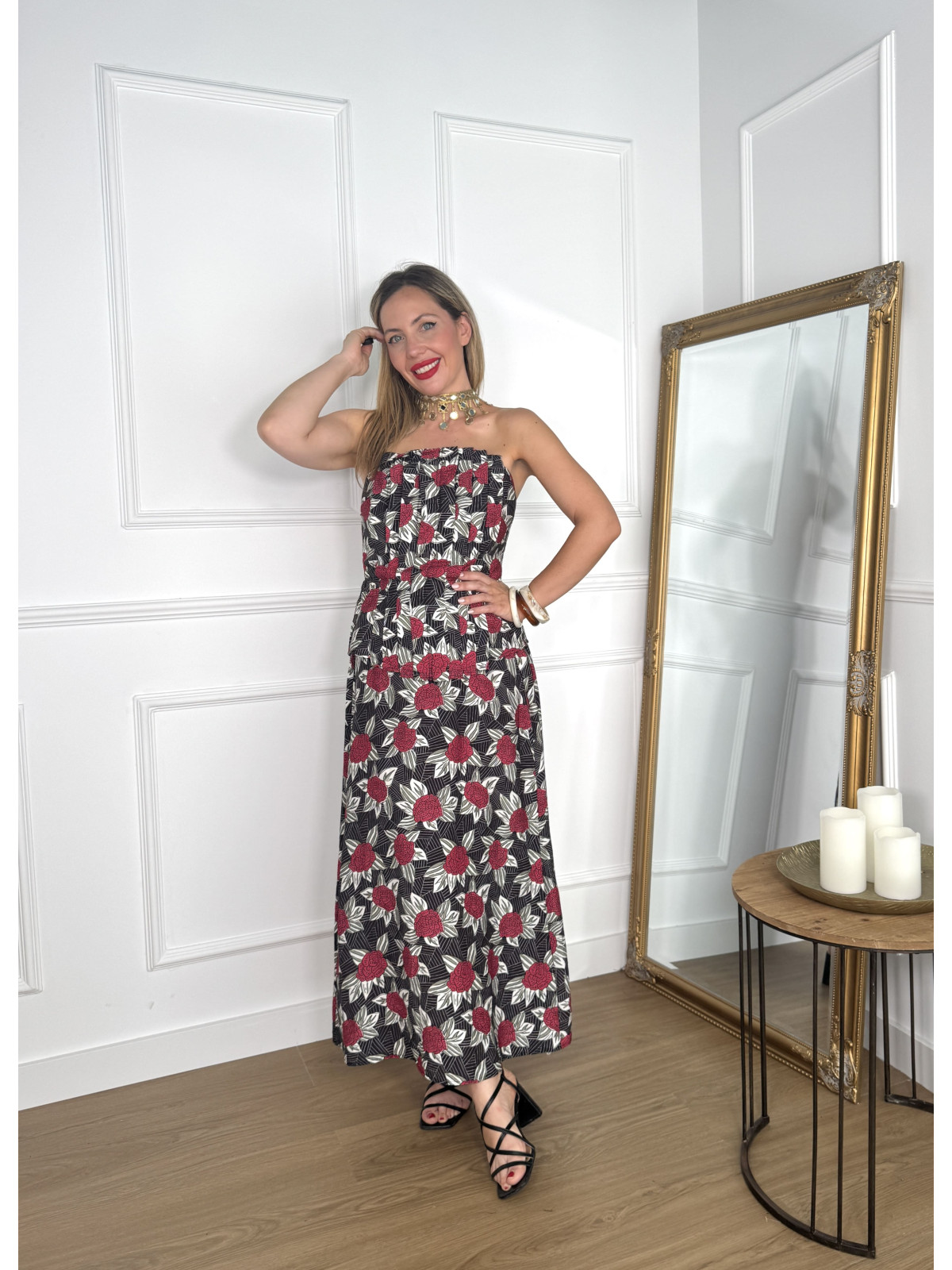 Conjunto estampado de dos piezas formado por top y falda midi.