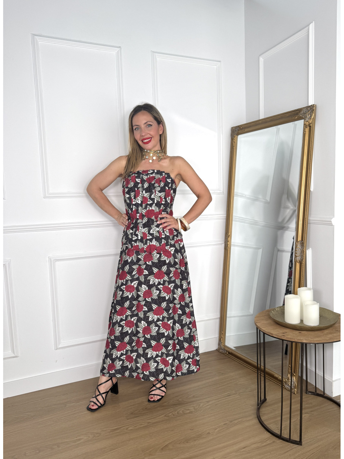 Conjunto estampado de dos piezas formado por top y falda midi.