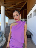 Vestido de fiesta midi de crepe fluído ideal para una invitada de boda Vestido de fiesta midi de crepe fluído ideal para una invitada de boda