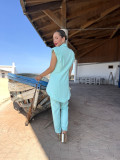 Conjunto de fiesta formado por chaqueta y pantalón.
