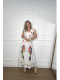 Conjunto bordado compuesto por top y falda ideal para verano.