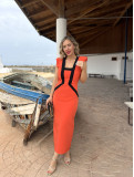 Vestido midi en color naranja con líneas negras. Vestido midi en color naranja con líneas negras.