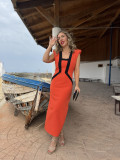 Vestido midi en color naranja con líneas negras. Vestido midi en color naranja con líneas negras.