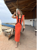Vestido midi en color naranja con líneas negras. Vestido midi en color naranja con líneas negras.