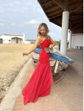 Vestido de fiesta largo con vuelo en la falda. Vestido de fiesta largo con vuelo en la falda.