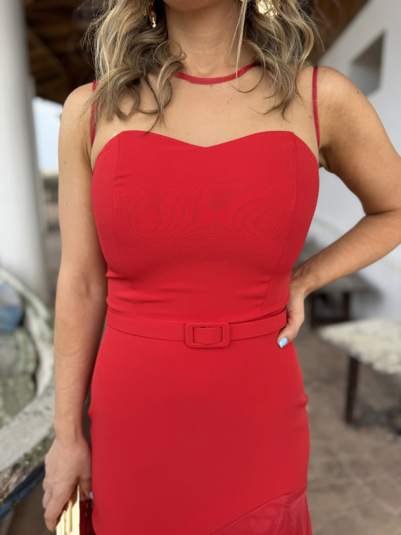 Vestido de fiesta largo con vuelo en la falda. Vestido de fiesta largo con vuelo en la falda.