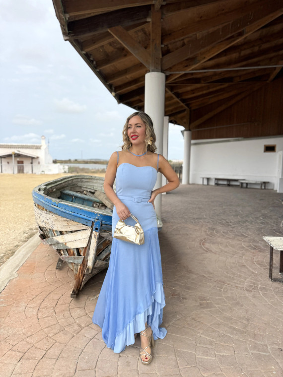 Vestido de fiesta largo  con vuelo en la falda.