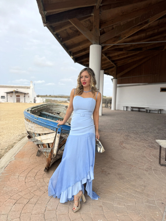 Vestido de fiesta largo  con vuelo en la falda.