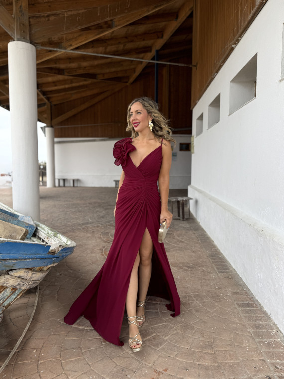 Vestido de fiesta largo en color burdeos. Vestido de fiesta largo en color burdeos.