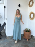 Conjunto de lino de dos piezas, formado por top y falda. Conjunto de lino de dos piezas, formado por top y falda.
