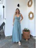 Conjunto de lino de dos piezas, formado por top y falda. Conjunto de lino de dos piezas, formado por top y falda.