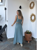 Conjunto de lino de dos piezas, formado por top y falda. Conjunto de lino de dos piezas, formado por top y falda.
