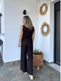 Conjunto de dos piezas formado por top y pantalón. Conjunto de dos piezas formado por top y pantalón.