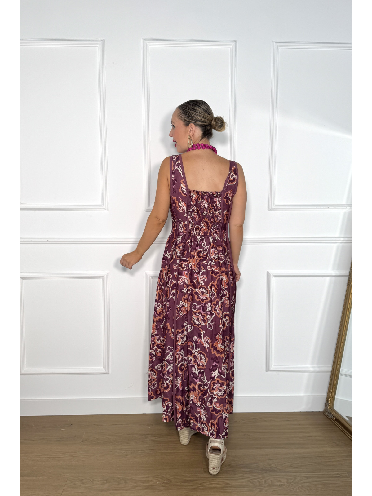 Vestido en tirantes anchos con estampado floral, ideal para tus looks